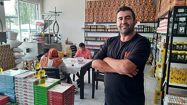 Bozkır'da Antalya güzergahına giden yolculara sıcak tahin ikram ediliyor
