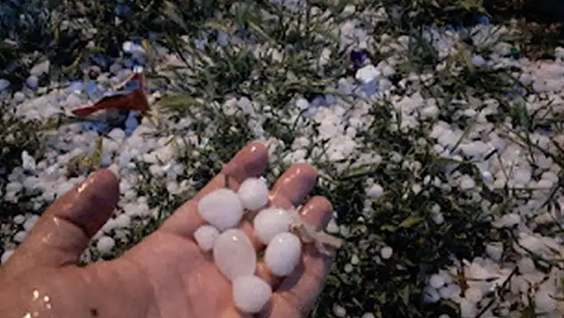 Bozkır'da dolu etkili oldu
