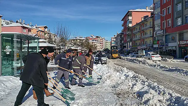 Bozkır'da kar mesaisi