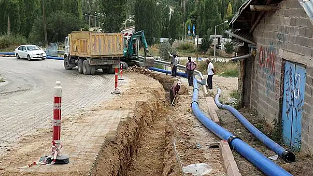Bozkır'da su şebekesi yenileniyor