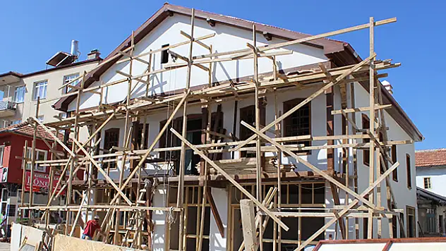 Bozkır'da tarihi eski belediye binasının restorasyonu tamamlanıyor
