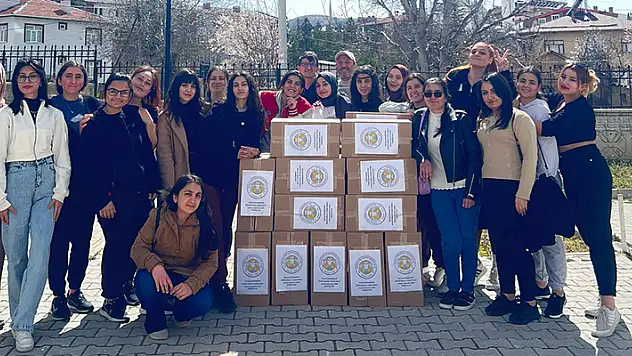 Bozkır'da üniversite öğrencileri ramazan kolisi dağıttı
