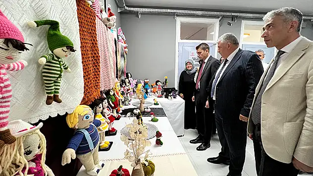 Bozkır'da yıl sonu sergisi açıldı
