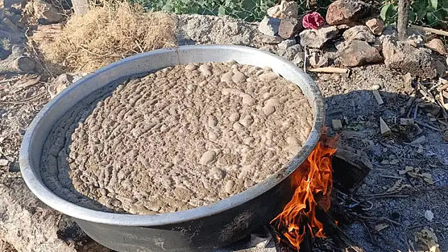 Bozkır'da geleneksel pekmez yapımı sabır ve emek gerektiriyor