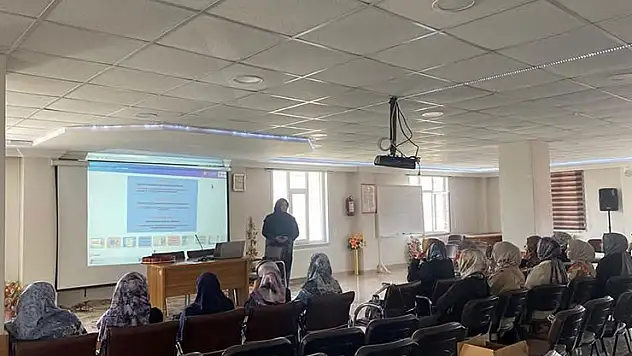Bozkır'da Kur'an Kursu öğreticilerine seminer