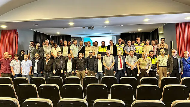 Bozkır'da okul servis araç sürücülerine ve okul idarecilerine seminer verildi
