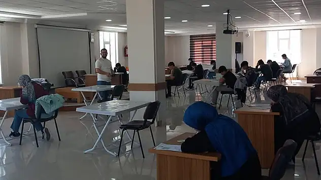 Bozkır'da Umre ziyareti ödüllü Gençlik Bilgi Yarışması düzenlendi