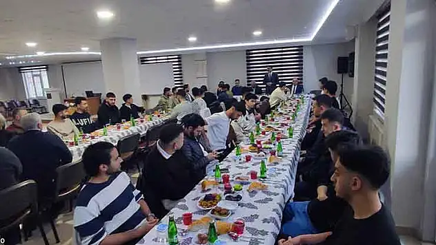 Bozkır'da üniversite öğrencileri iftarda buluştu