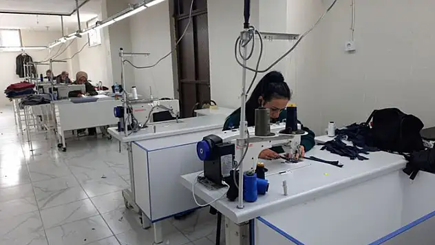 Bozkırlı kadınlar dünyaca ünlü markalara gömlek dikiyor
