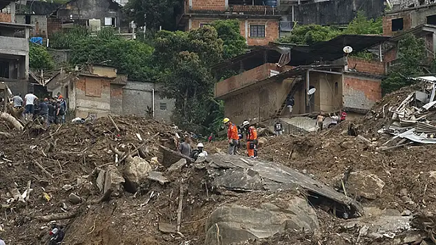 Brezilya'da şiddetli yağışların yol açtığı toprak kaymalarında ölü sayısı 23'e yükseldi
