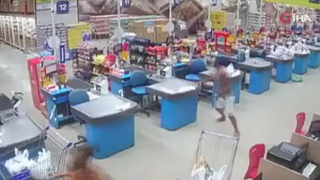 Brezilya'da süpermarket rafları domino taşı gibi devrildi: 1 ölü, 8 yaralı