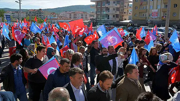 Broşür dağıtan AK Partililere saldırı protesto edildi