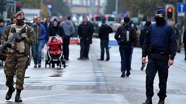 Brüksel'de 'terör tehdidi' nedeniyle hayat durdu