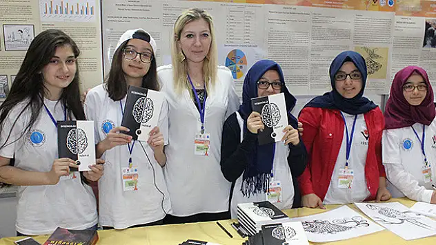 Bu çocuklar  ışık saçıyor