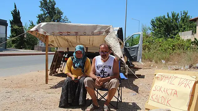Bu da ev sahibi çilesi! Kiracısını çıkaramayan ev sahibi sokakta kaldı!
