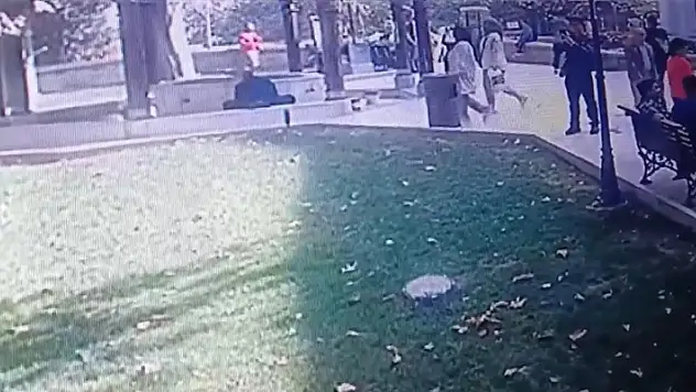 Bu da oldu! Abdest alan adamın cüzdanını çaldılar
