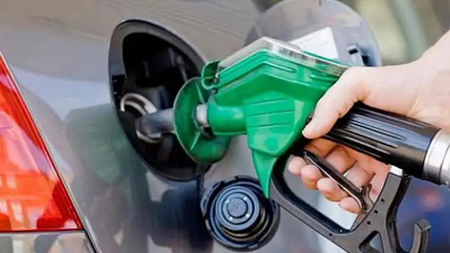 Bu gece benzin ve motorine büyük indirim geliyor