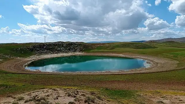 Bu göller renkleriyle büyülüyor
