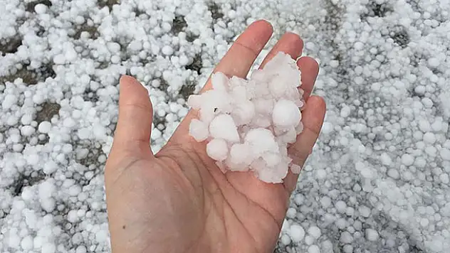 Bu ilçelerde yaşayanlar dikkat! Konya'ya dolu, şiddetli rüzgar ve yıldırım uyarısı