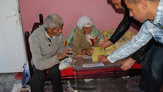 Bu Köyde İki Kişi Oy Kullandı
