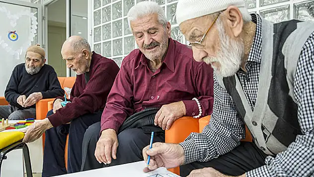 Bu merkez alzaymırlıya da yakınlarına da 'nefes' aldırıyor