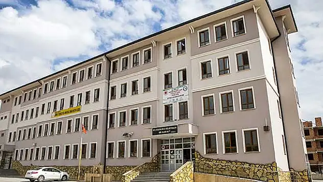 Bu okulda öğrenciler kitap okumak için yarışıyor