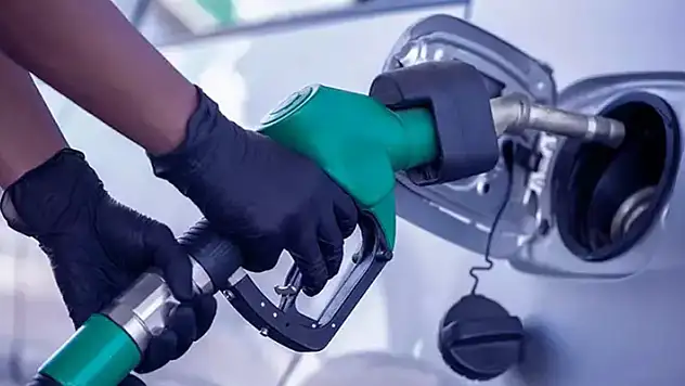 Bugünden itibaren daha pahalı! Benzin ve motorine zam geldi, 15 Mart güncel akaryakıt fiyatları
