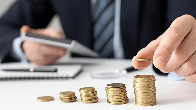 Bugünden itibaren hepsi zamlı! İşte 2024 yılı zamlı vergileri, trafik cezaları, cep telefonu pasaport harçları...
