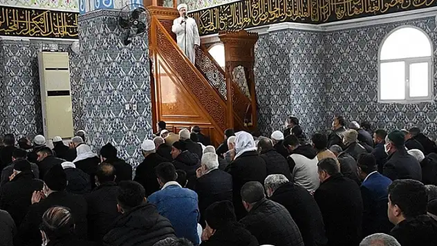 Bugünkü Cuma hutbesinin konusu nedir? Hutbenin konusu ve metni belli oldu

