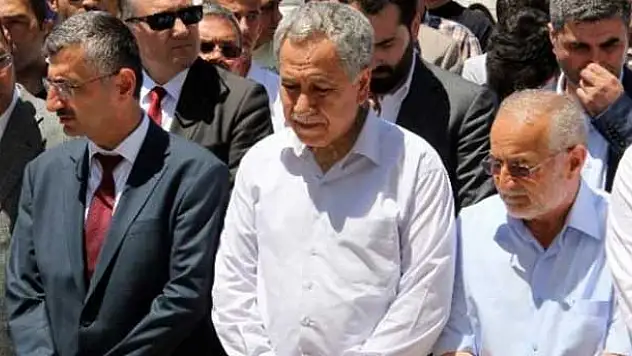 Bülent Arınç kayınvalidesinin cenaze törenine katıldı