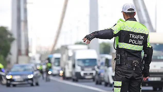 Bunu yapan araç sahiplerinin cebi fena yanacak! Cezası 2024 yılında arttı
