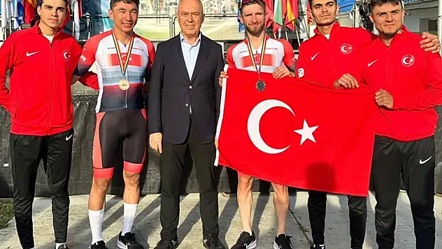 Burak Abay'dan gümüş madalya