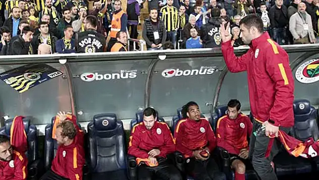 Burak Yılmaz'dan Fenerbahçeli taraftarlara olay hareket