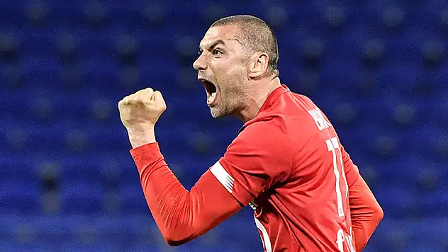 Burak Yılmaz futbolu bıraktı
