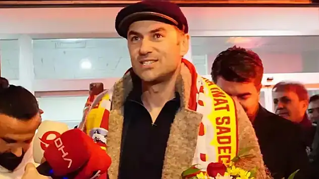 Burak Yılmaz, Kayserispor'a imzayı attı
