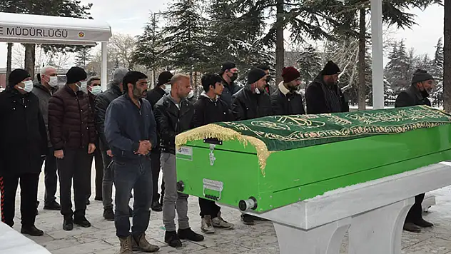 Burdur'da evde ölü bulunan minik Ayşenur'un cenazesi Konya'da toprağa verildi
