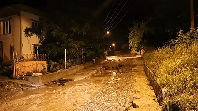 Burdur'da sağanak yağış etkili oldu