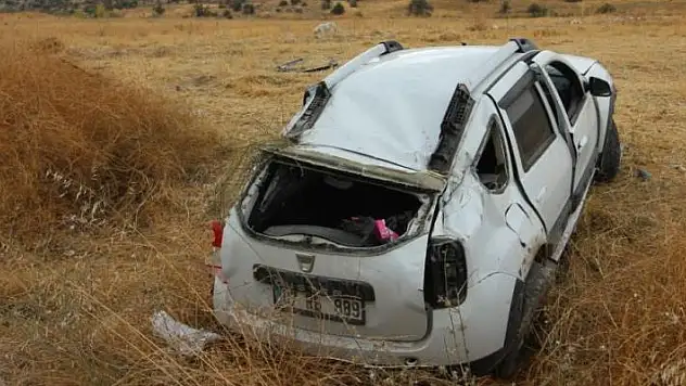 Burdur'da yola fırlayan domuza çarpan araç takla atarak şarampole uçtu: 1 ölü, 4 yaralı
