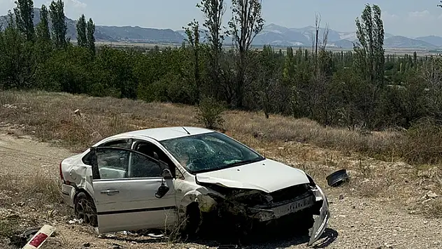 Burdur-Fethiye karayolunda kontrolden çıkan otomobil şarampole düştü: 4 yaralı
