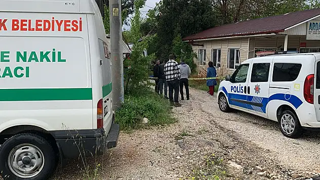 Burdur'da alzaymır hastası yaşlı kadın yol kenarında ölü bulundu
