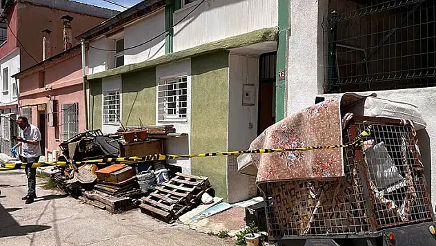 Burdur'da bir evde ağır koku ihbarına gelen polis cesetle karşılaştı