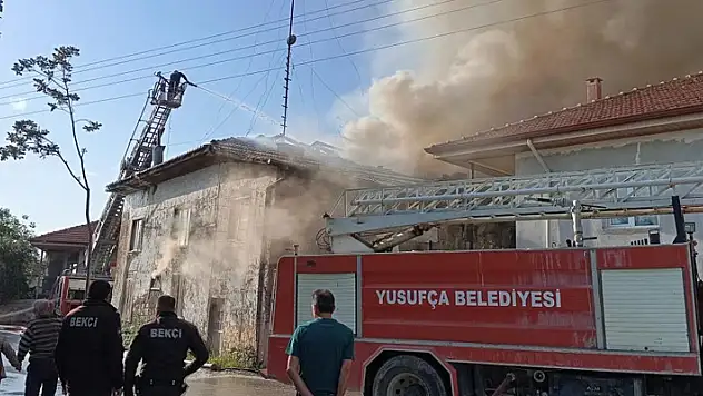 Burdur'da depoda çıkan yangın evlere sıçradı: 2 ev ve 1 depo kullanılamaz hale geldi

