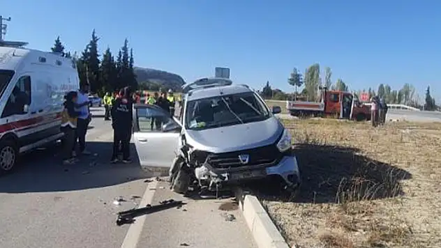 Burdur'da iki otomobil çarpıştı: 7 yaralı
