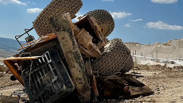 Burdur'da mermer ocağında kepçe devrildi: 1 ölü, 1 yaralı
