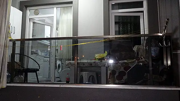 Burdur'da otomobile sıkılan kurşunlar balkonda oturan yaşlı çifte isabet etti: 2 yaralı
