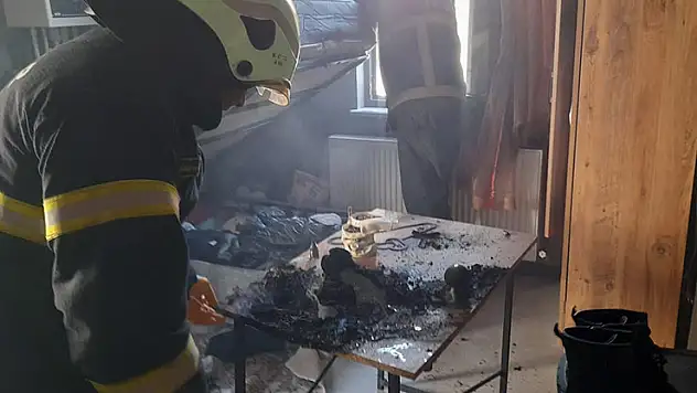 Burdur'da prizde unutulan ütü yangına neden oldu