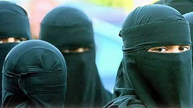 Burkaya yasak geldi