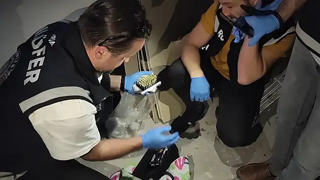 Bursa'da 1 kilo 300 gram metamfetamin ele geçirildi 3 tutuklama
