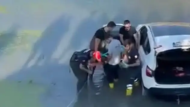 Bursa'da, 6 metre yükseklikten dereye düşen cipin sürücüsü kurtarıldı
