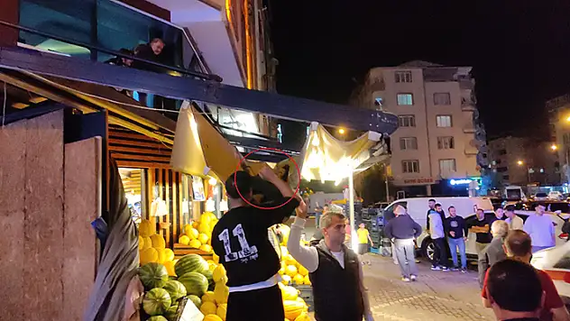 Bursa'da 6'ncı kattaki balkondan manavın brandasına düşen kadın, ağır yaralandı
